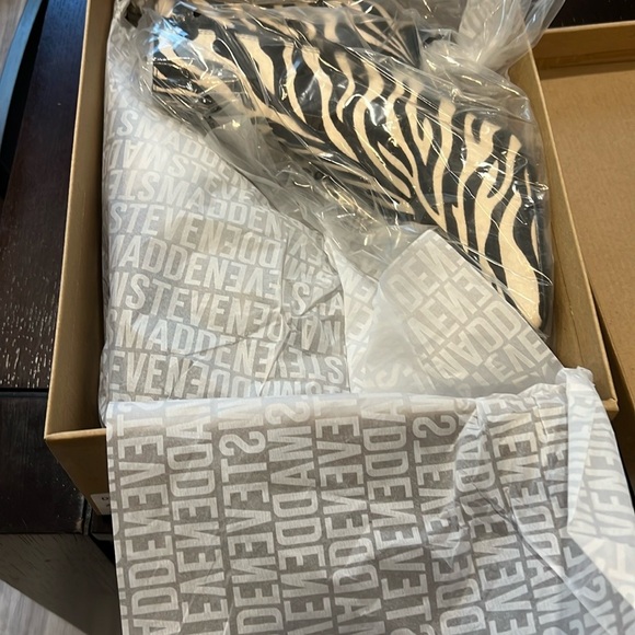 Steve Madden Delvie Zebra Faux Calf Hair Bootie NWT - Picture 4 of 6